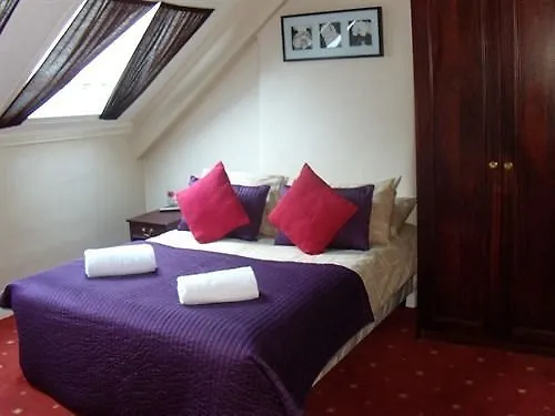 Edinburgh Central Rooms 3*,